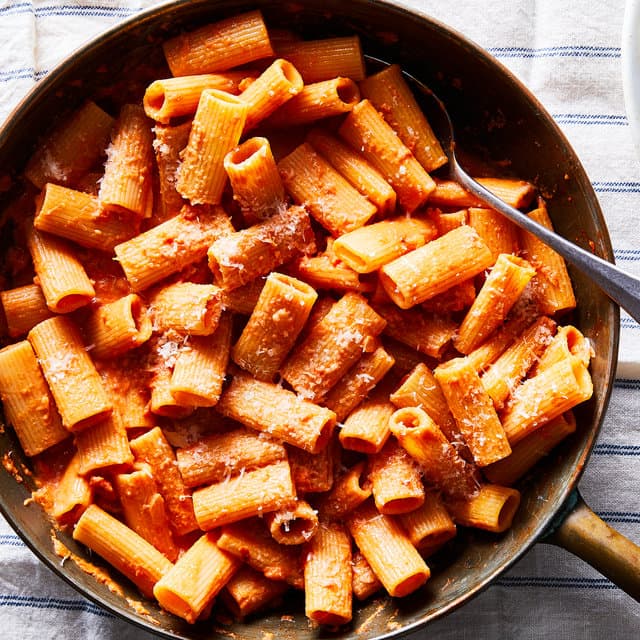 Pasta Alla Vodka (Crushed Tomatoes)